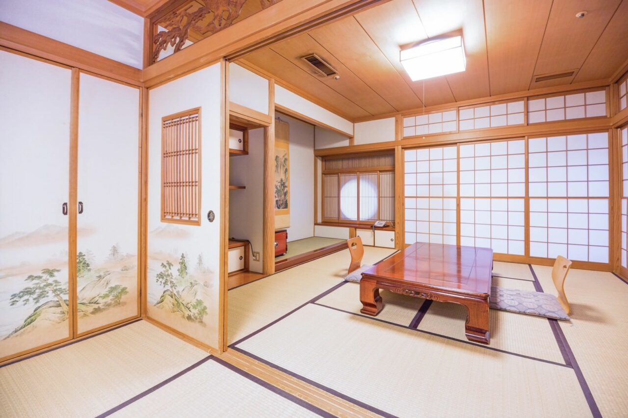 「上げ膳据え膳」とはどんな意味?その由来は、旅行中や帰省時に経験あるかも??