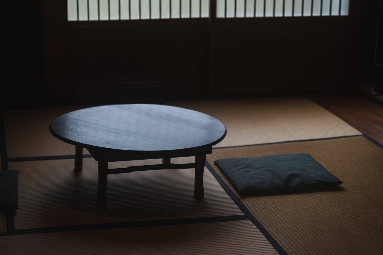 「居候」とはどんな人を指す言葉?その由来は??同居人や同棲とは別物?