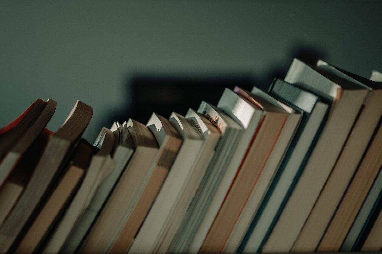book-「本末転倒」とはどんな意味?「本末」とはなんのこと?その類義語は?