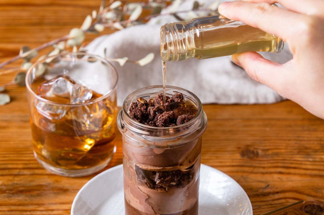 夜パフェブランド『parfait✕parfait（パフェパフェ）』、新フレーバー「チョコレートパーティ×BOURBON」を冬季限定で発売開始