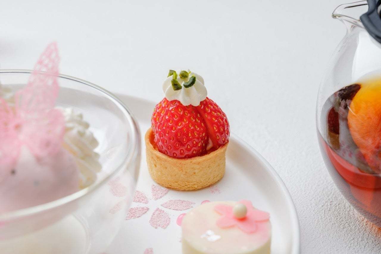 ハイアット セントリック 金沢、4月1日より桜と苺をたっぷり堪能できる「Sakura Strawberry Cake Set」提供へ