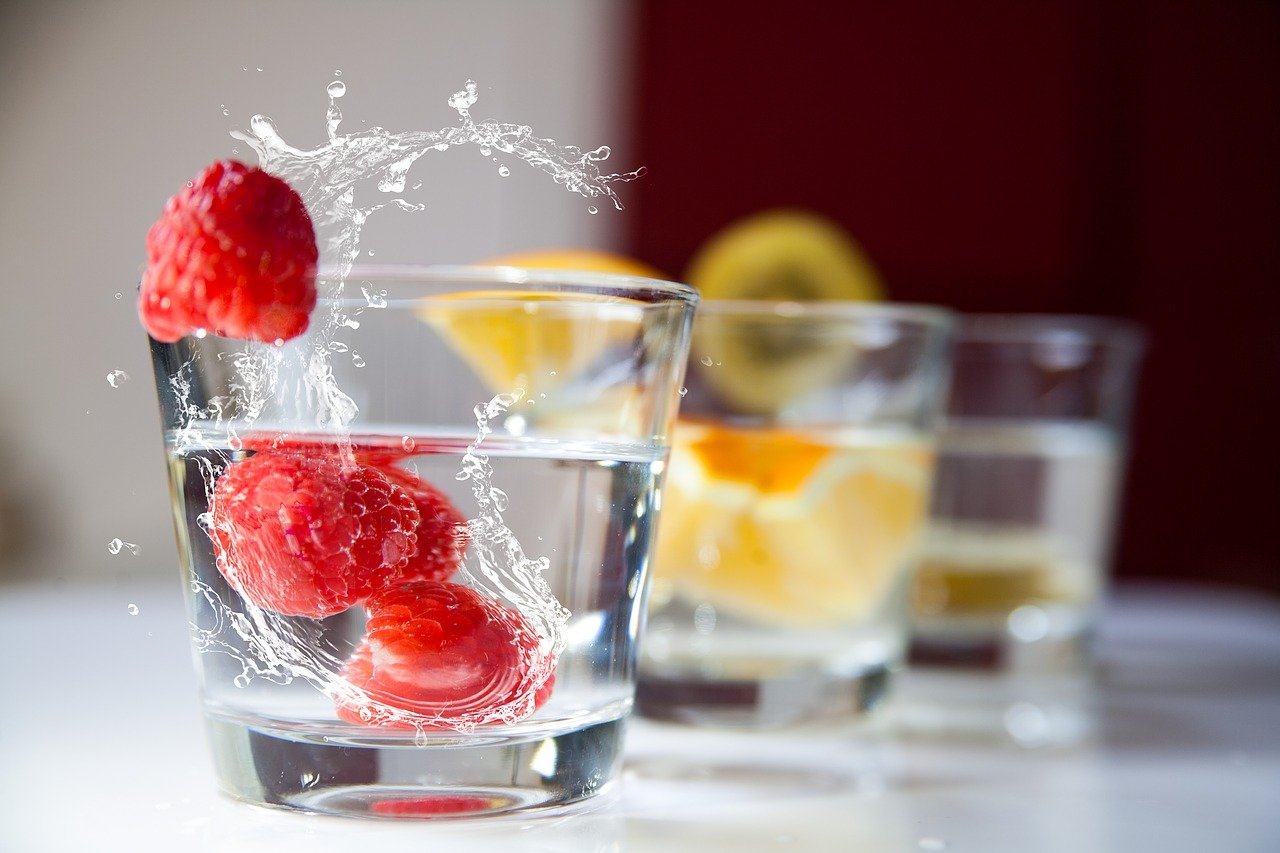 【のむ】「飲む」と「呑む」の違いは?お酒は飲む?それとも呑むなの?