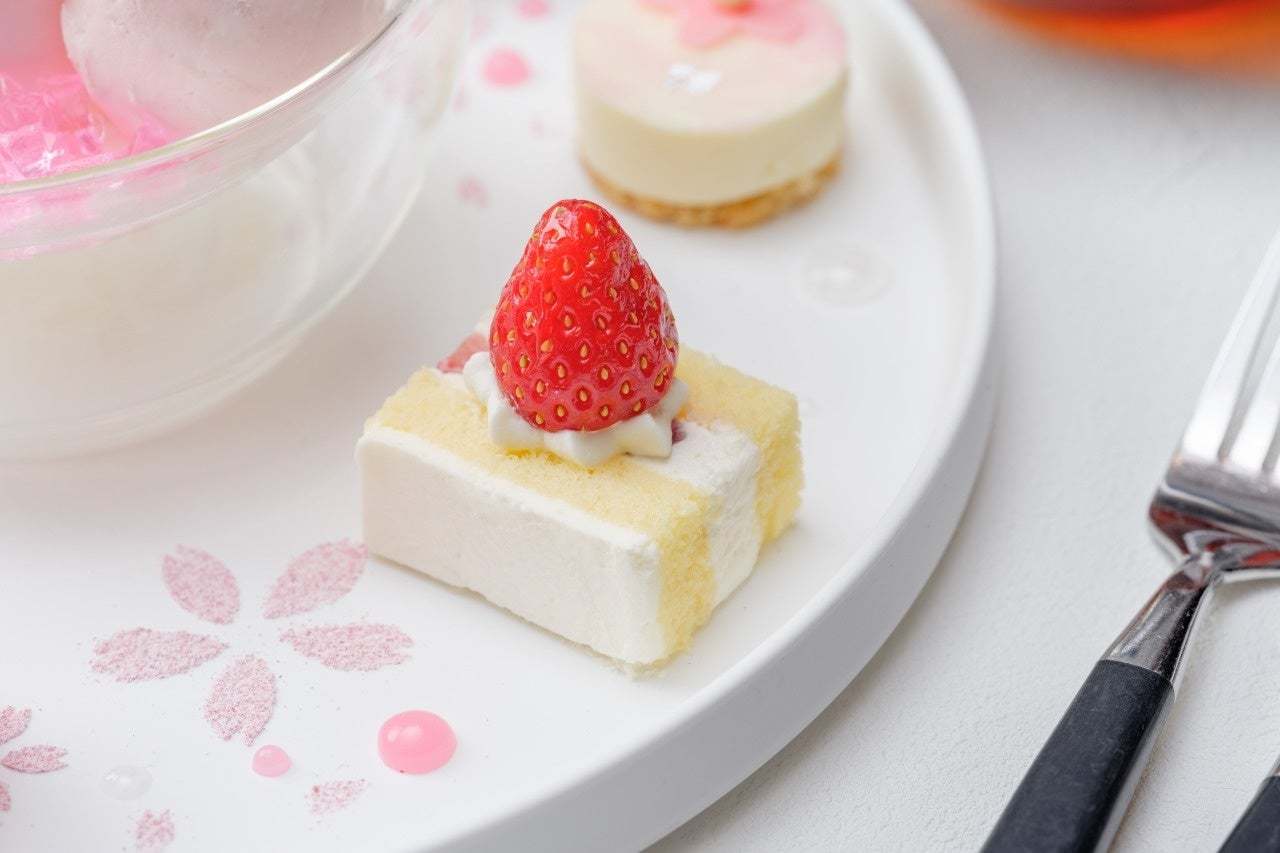 ハイアット セントリック 金沢、4月1日より桜と苺をたっぷり堪能できる「Sakura Strawberry Cake Set」提供へ