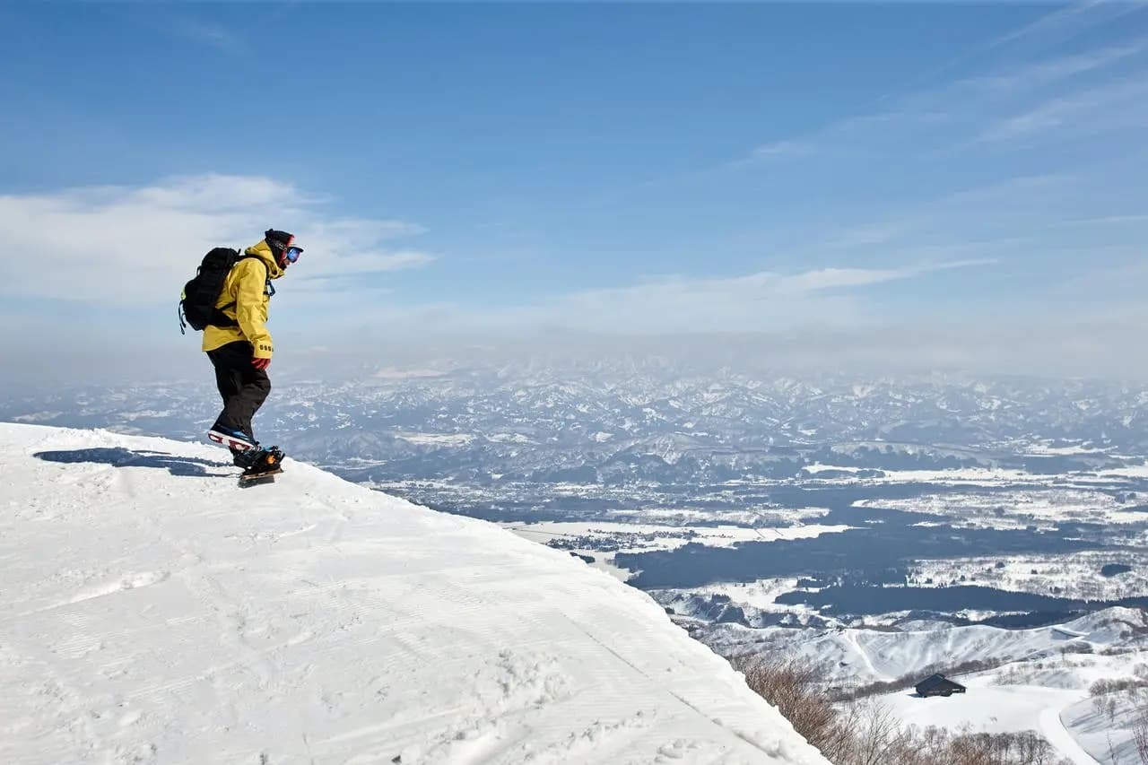 広いゲレンデが魅力、新潟のスキー場おすすめ7選！コース多彩&日帰りも可能！