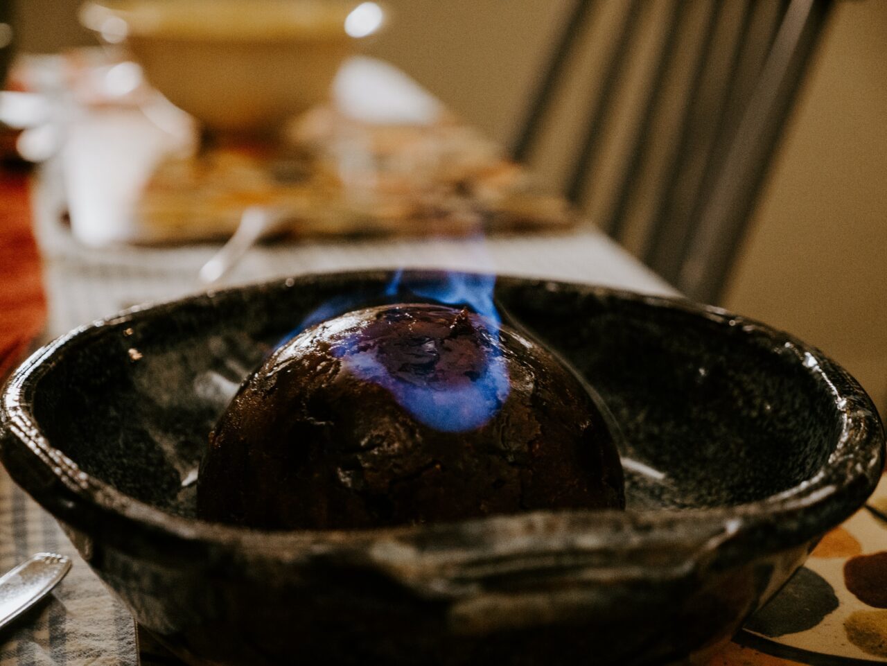 イギリスでクリスマスの定番とされる「クリスマスプディング」とはどんな食べ物？用意はなんと、クリスマスの1ヶ月前から始まる！？