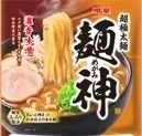 ロバート秋山の新キャラ炸裂！「麺神に満足感はない。感が邪魔。もう 満 でいい。」　「明星 麺神」の新TV-CM「トータル満足アドバイザー篇」