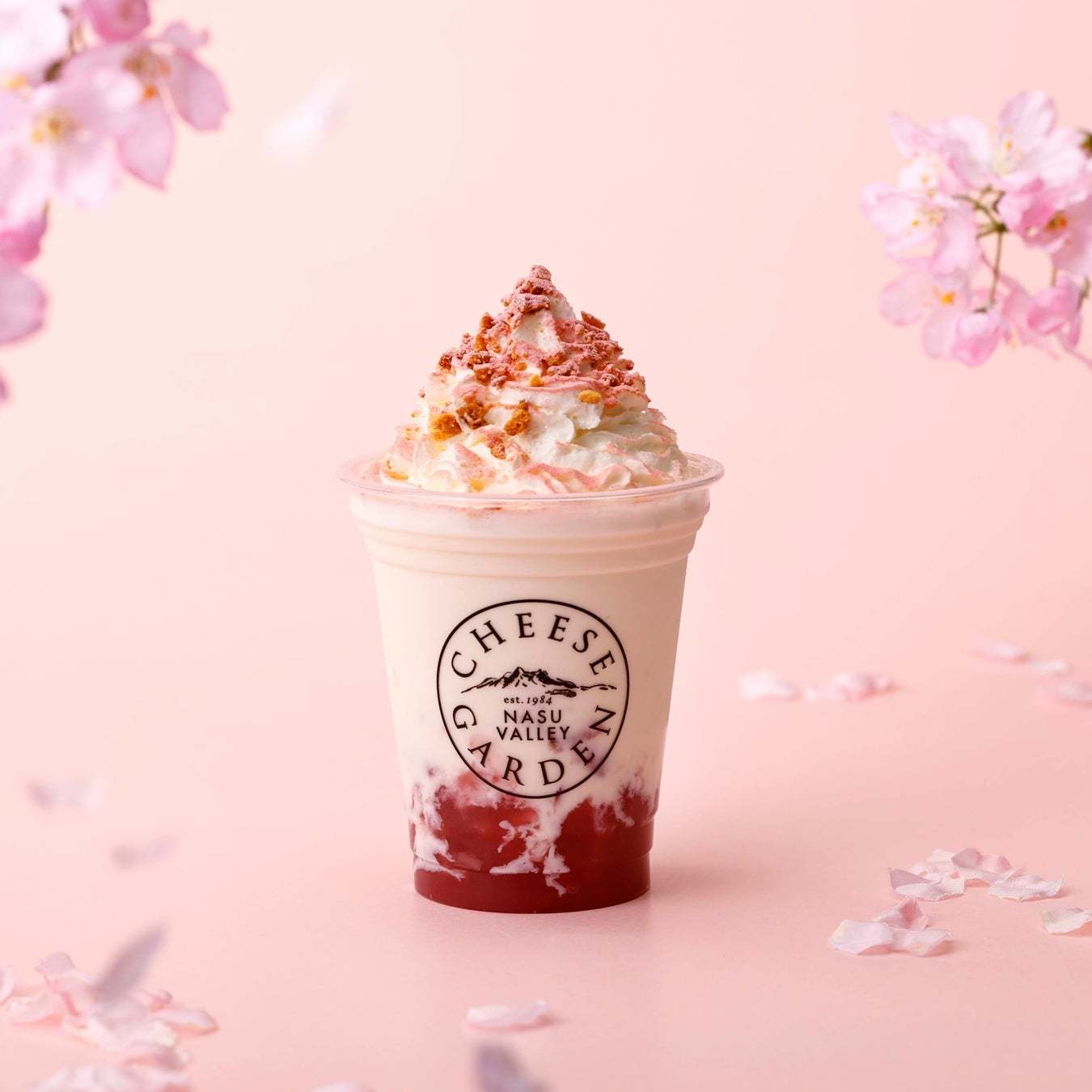 「桜」をテーマにした春限定メニュー3種がカフェに登場！ドリンクやサンデーなど春の訪れを感じる華やかな見た目でお花見気分を満喫
