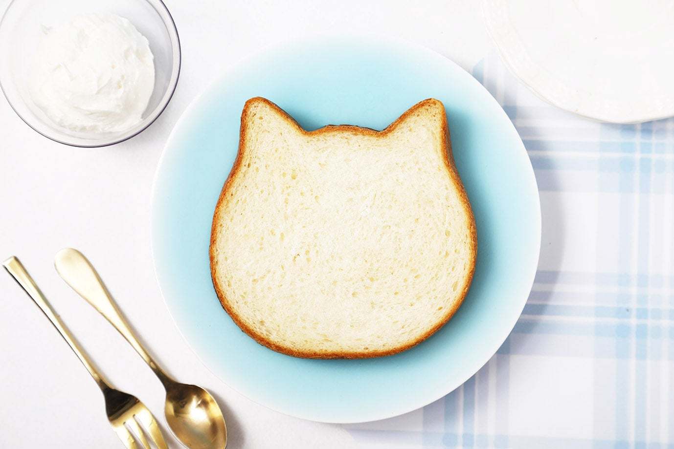 『ねこねこ食パン』史上初！ひんやり美味しい冷やしねこねこはじめました。凍ったまま食べられる『ねこねこ食パン フローズンヨーグルト』がオンラインストア限定で新発売