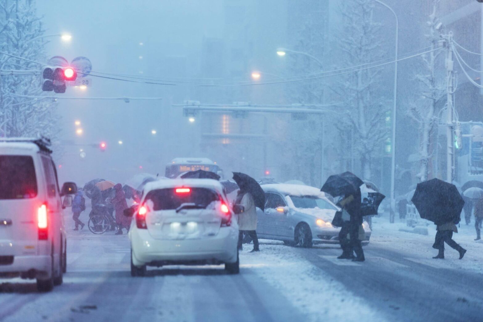 【車のクイズ】雪道走行の常識を出題！いざという時に備えてチャレンジ！