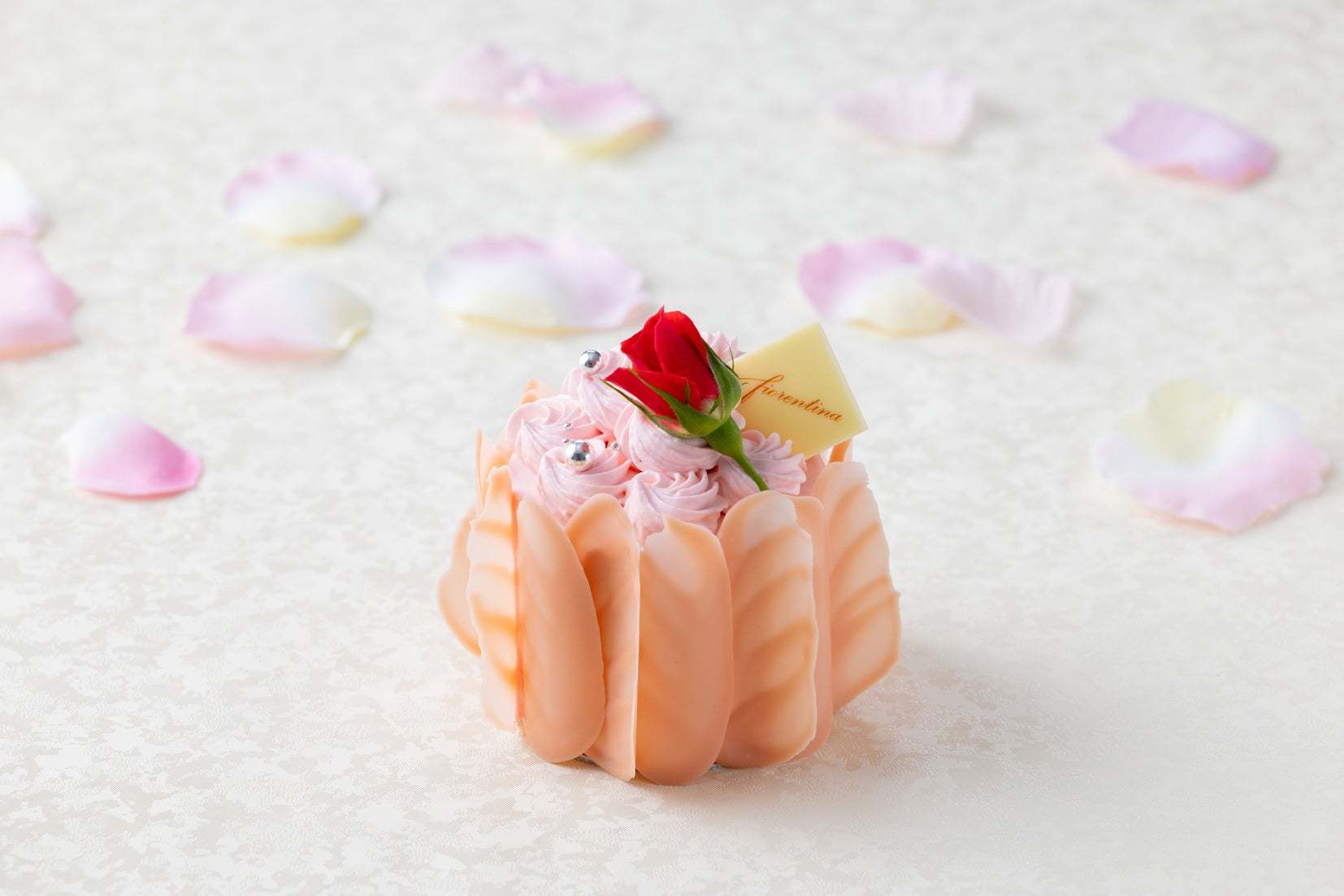 グランド ハイアット 東京、5月1日より花束をイメージさせる「母の日フラワーケーキ」を販売