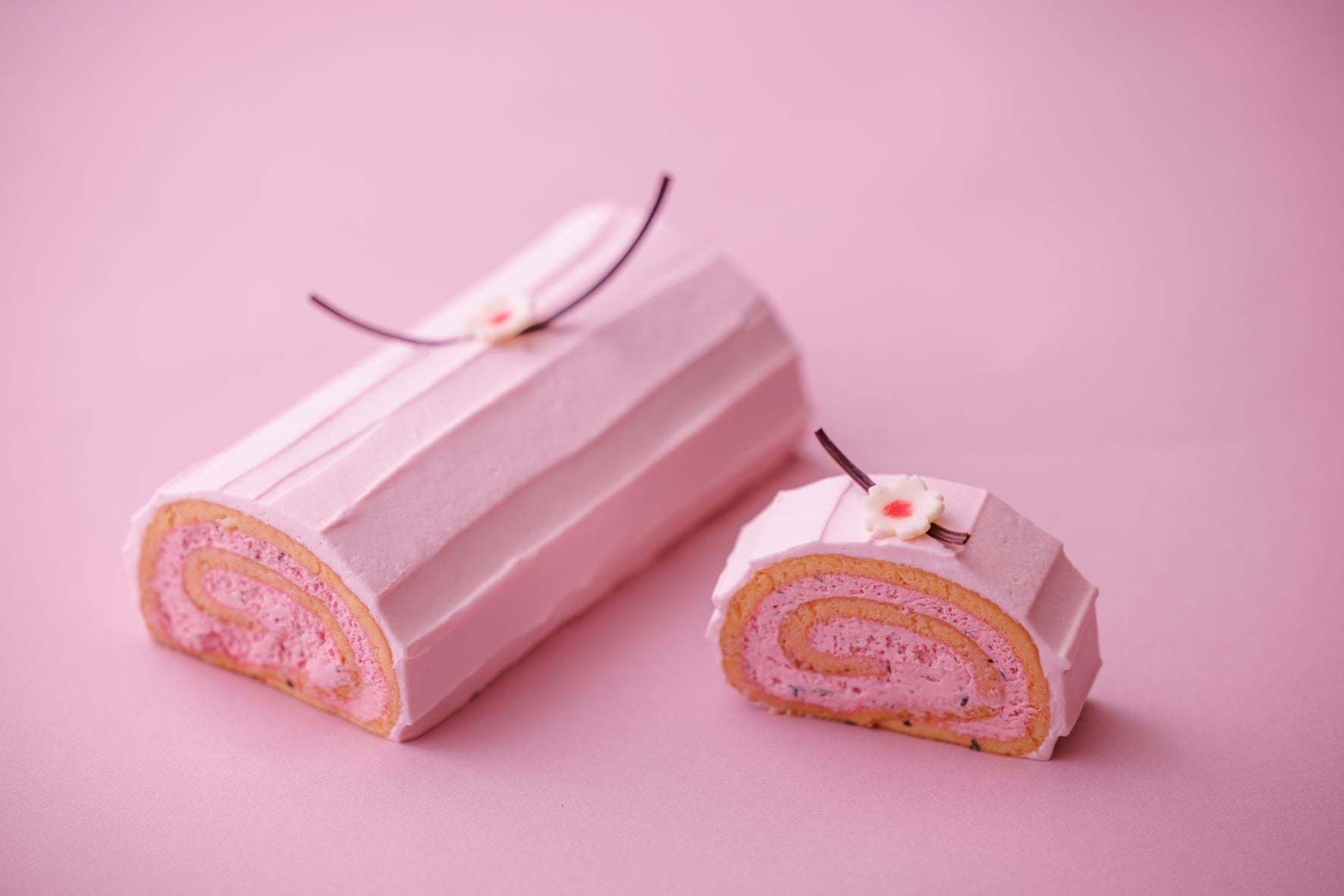 【ハイアット リージェンシー 京都 ペストリーブティック】春を告げる桜や苺のスイーツが続々登場。東山 桜アフタヌーンティーも新作メニューをご用意します