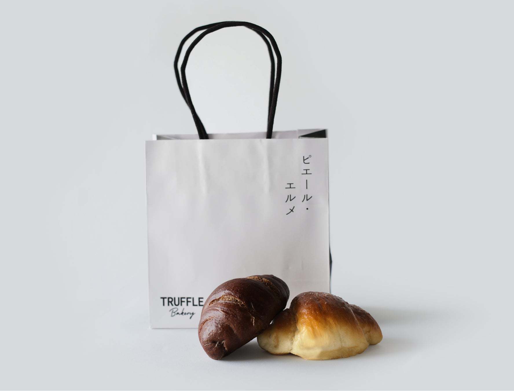 去年即完売したコラボ塩パンが今年も期間限定で発売決定! Made in ピエール・エルメ × TruffleBAKERY