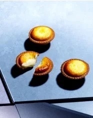 焼きたてチーズタルト専門店「BAKE CHEESE TART」から春を目前に心が弾む、見た目も可愛いあま〜いチーズタルト！「焼きたてチーズタルト チョコバナナ」「焼きたてチーズタルト いちごミルク」