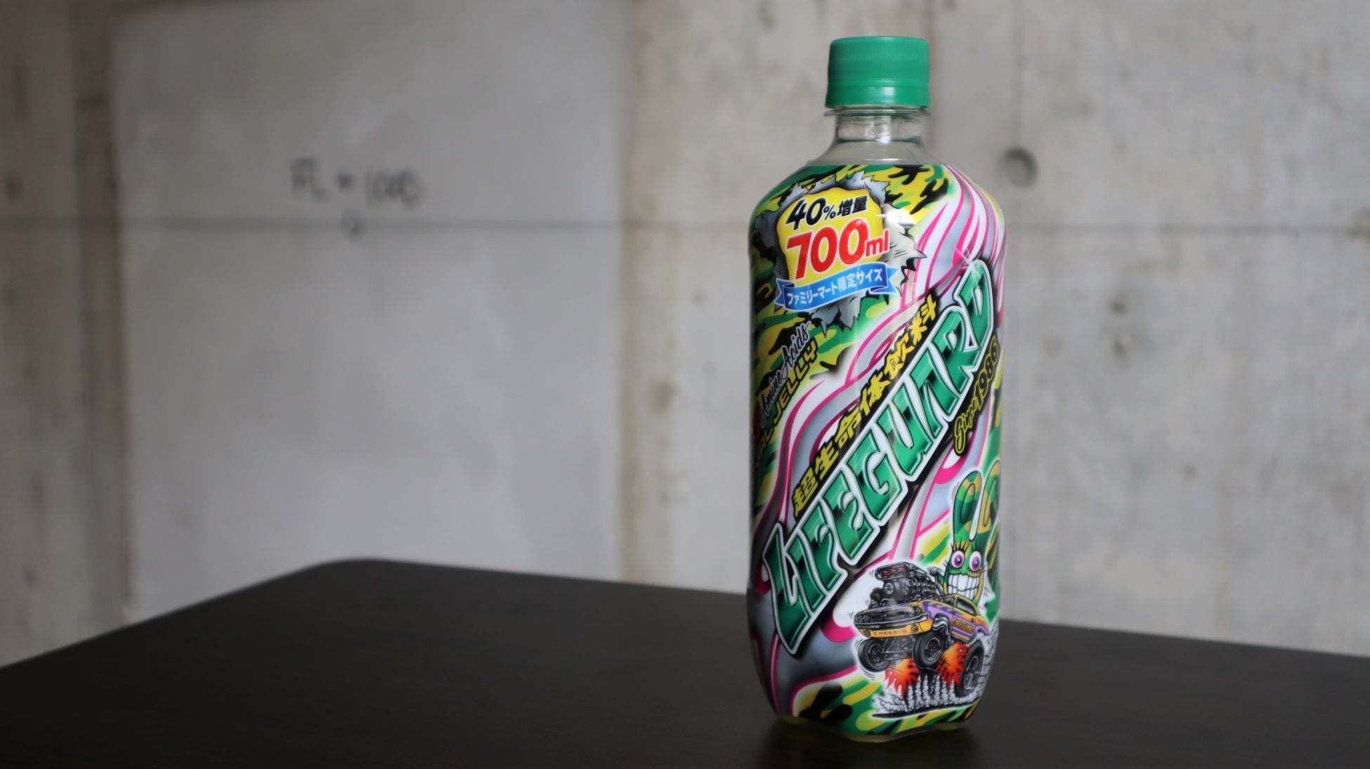 あの”メガ”サイズのライフガードが今年も帰ってきた！ファミリーマート限定「メガライフガード」（700ml）再発売。