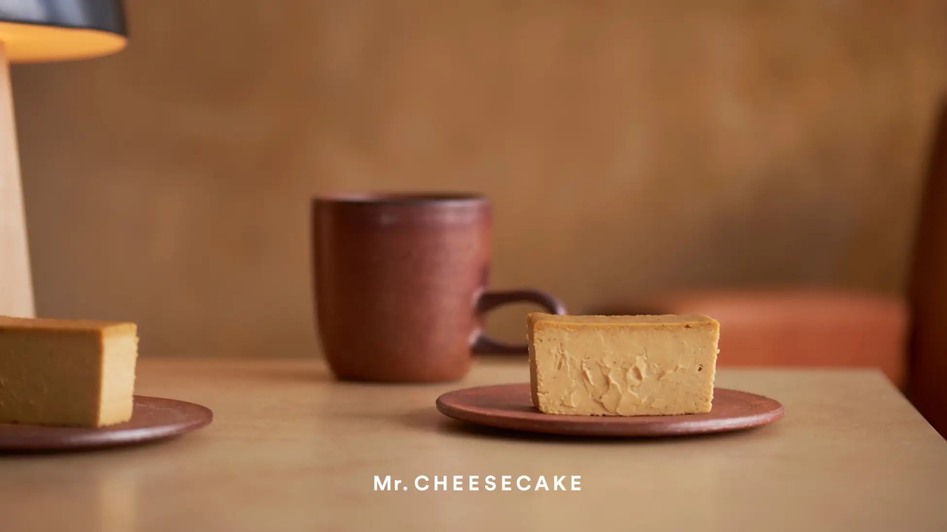 スイートポテトのように仕立てた安納芋にミルキーなコーヒーを組み合わせた秋限定フレーバー「Mr. CHEESECAKE Sweet potato Cappuccino」が9月17日（日）より登場！