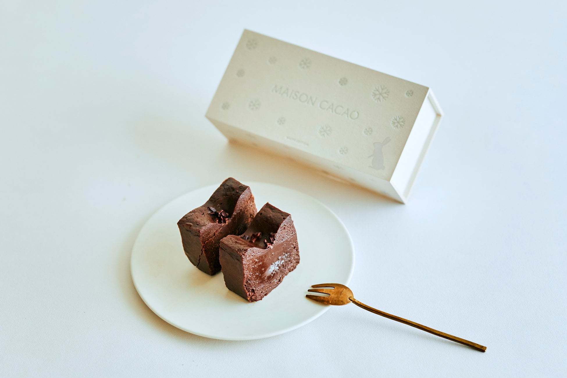 特別なお返しには、メゾンカカオのホワイトデー限定チョコレート。フランボワーズとバニラの2種のフレーバーが登場。