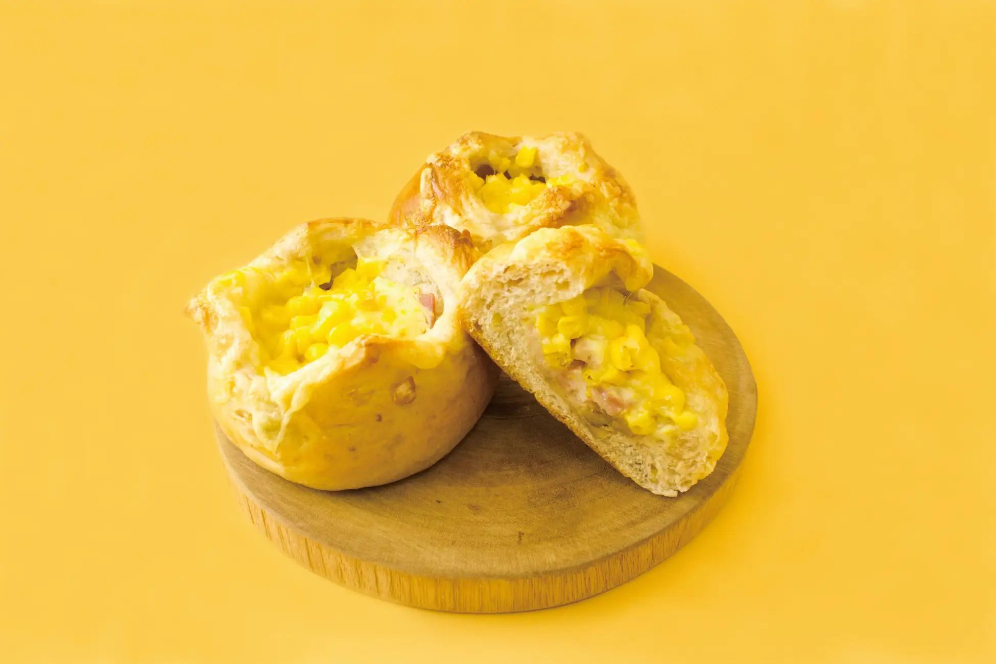 【フレッズカフェベーカリー】大切な方へ、自分へのご褒美に。食感も味わいも多様なおすすめのパンを、新商品として発売いたします。
