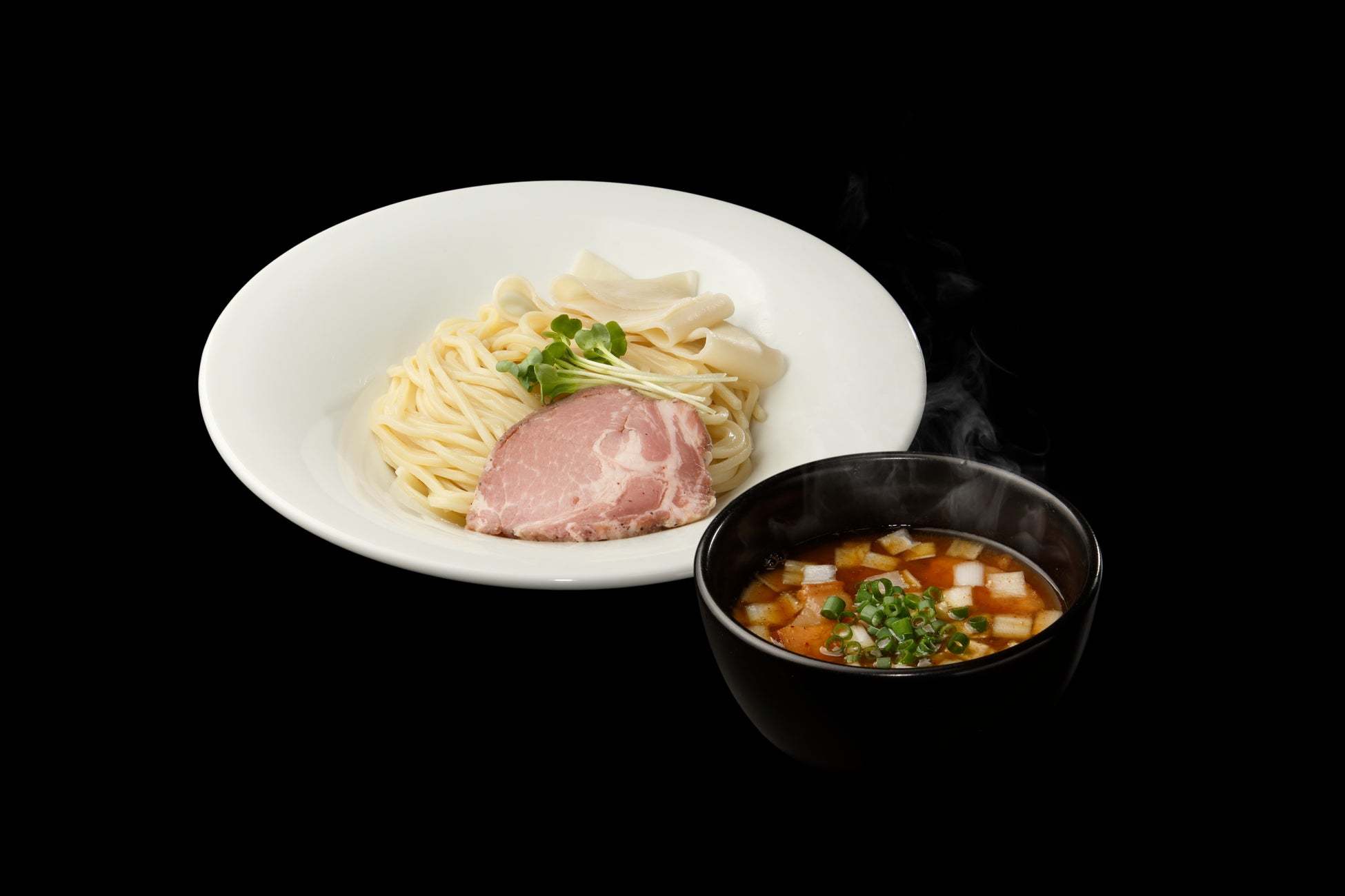 「宅麺.com」、東京都と福島県に計3店舗を構える人気ラーメン店『麺処さとう』の取り扱いを開始