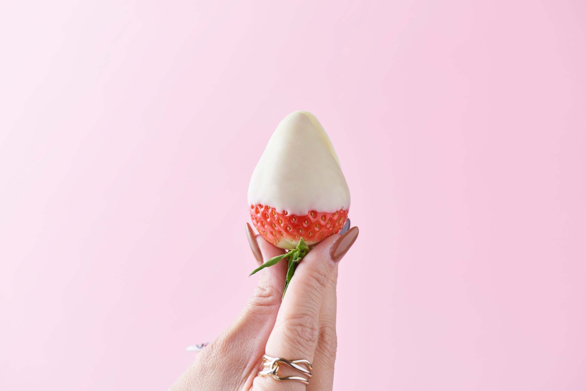 チョコレートとストロベリーのベストマッチ!「GODIVA チョコレートストロベリー」〜2023年2月1日(水)よりGODIVA café 全店舗にて期間限定販売開始〜