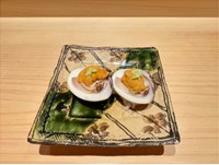 『鮨 つぐみ』の名前を冠した1周年記念コースで幸せを噛み締める