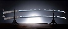 シリーズ初の二刀流「鬼滅の刃」伊之助の日輪刀が約1／1サイズで公式立体化