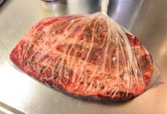 お買い得なお肉も柔らかジューシー「アイラップ」公式が教えるステーキレシピ