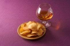 阪急うめだ本店に、2023年4月12日(水)新出店!“さつまいも” をコンセプトにしたUHA味覚糖のショップが登場 ~厚切り「おさつどきっ」を、2種類の食感で販売開始~