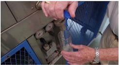 82歳の老人が「空気から水を生成できる機械」で人々を救う