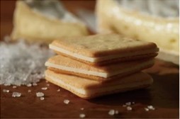【東京ミルクチーズ工場】より人気のチーズパフに大人気の季節限定「チーズパフ いちごミルク」が今年も登場