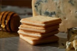 【東京ミルクチーズ工場】より人気のチーズパフに大人気の季節限定「チーズパフ いちごミルク」が今年も登場