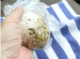 映えとは無縁　沖縄・石垣島の豪快B級グルメ「オニササ」をコンビニ食材で再現