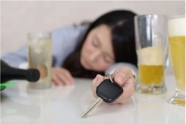 「寝ればいけるっしょ」は大間違い!?飲み会の後は仮眠を挟んでも“飲酒運転”になってしまう理由に驚愕