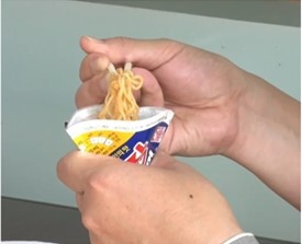 【新発売】本場韓国で37年間愛されているカップ麺、「農心 キムチサバル麺 カップ」がついに日本上陸！9月4日全国で発売開始。韓国ドラマでもおなじみの、レトロなパッケージ