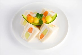 資生堂パーラー サロン・ド・カフェ ラゾーナ川崎店　若葉萌ゆる新緑の季節にお届けする『初夏のフルーツデザートフェア』