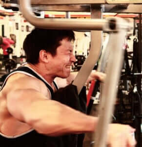 世界王者鈴木雅が教える「肩トレーニングにおける効果的なマシン別使用法」