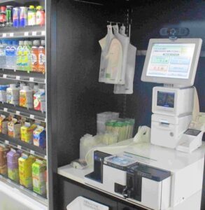ファミリーマートが高校に無人決済システム店舗を初出店 コロナ禍で食堂が休止したことを背景に新フォーマット提案