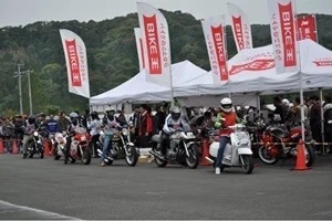 絶版2ストバイクに乗れる『プレミアム絶版車試乗会in北海道・白老』開催