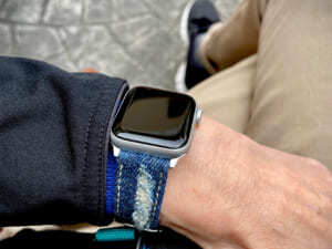 【2度見必至!】 キャンプに最適なApple Watch。この秋クラッシュデニムで人と違ったアレンジはいかが!|OUTLINEニュース no.105