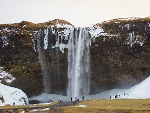 あの氷河の洞窟をご紹介!アイスランド絶景の旅