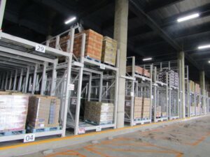 「2024年問題」解決の一助となるか 1日400台のトラック入出荷を可能とするコカ・コーラボトラーズジャパン巨大DC 全貌に迫る