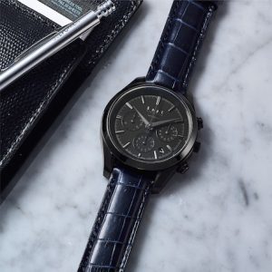 国産機械式クロノグラフ「Maker’s Watch Knot」にオールブラック登場