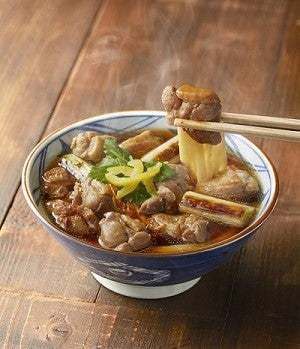 お客さまに感謝の気持ちを込めてお値段そのまま 鴨肉2倍に増量！ じゅわっと焼きたての鴨肉が、打ち立てうどんに絡み大満足の一杯 毎年人気の『鴨ねぎうどん』