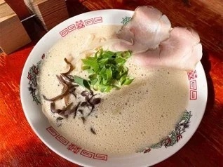 屋台発の行列店！『南あわじラーメン』産直市場・美菜恋来屋に出店。純鶏100％×にんにく【鶏カプチーノ】で味わうご当地ラーメン界の新星。