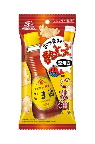 かどやの「純正ごま油」とコラボ！「おっとっと」がお酒のおつまみに「おつまみ堅焼きおっとっと＜ごま油味＞」２月13日（火）より新発売！