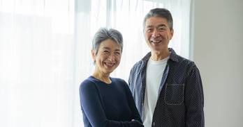 「毎日の宴会、なじめない…」「交流が全くなく日々無言」老後生活、田舎と都会の落とし穴