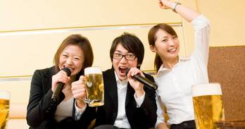 「2次会カラオケ」バーより安上りと思ったのに…元銀行員が見抜く料金体系の罠