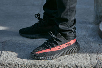 「スニーカー」争奪戦が過熱、3万円が39万円に？アディダス＋カニエほか