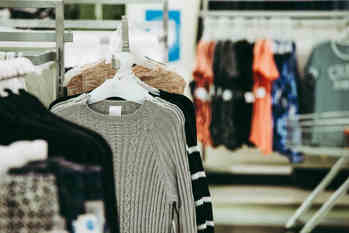 老舗アパレル「レナウン」が経営破綻！全社員の1/3の希望退職者募集も