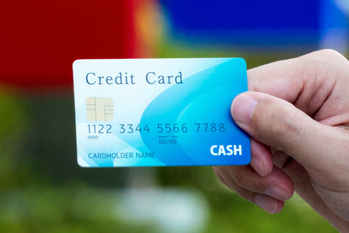 「みずほマイレージクラブカード ゴールド」のメリットは？みずほ銀行の優待、空港ラウンジ、付帯保険など特徴を解説