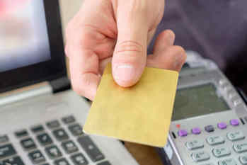 エムアイカード プラス ゴールドはポイント還元率10％も実現！空港ラウンジ優待など実力派ゴールドカードのメリット・デメリ